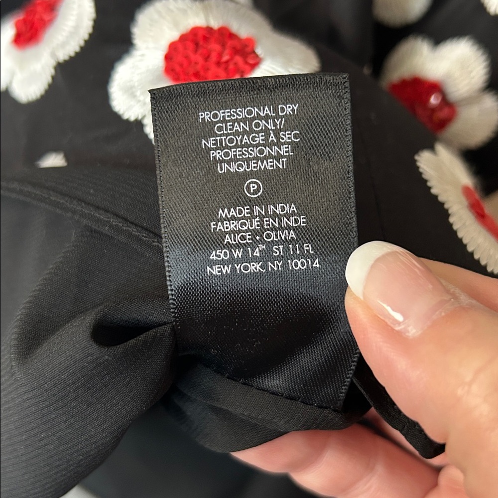 Alice + Olivia Lindsay Floral Sequins Embroidered Dress Black Red White - Picture 10 of 14